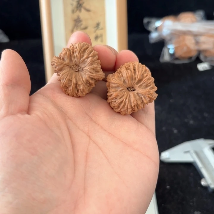 文玩核桃吊坠茶南将