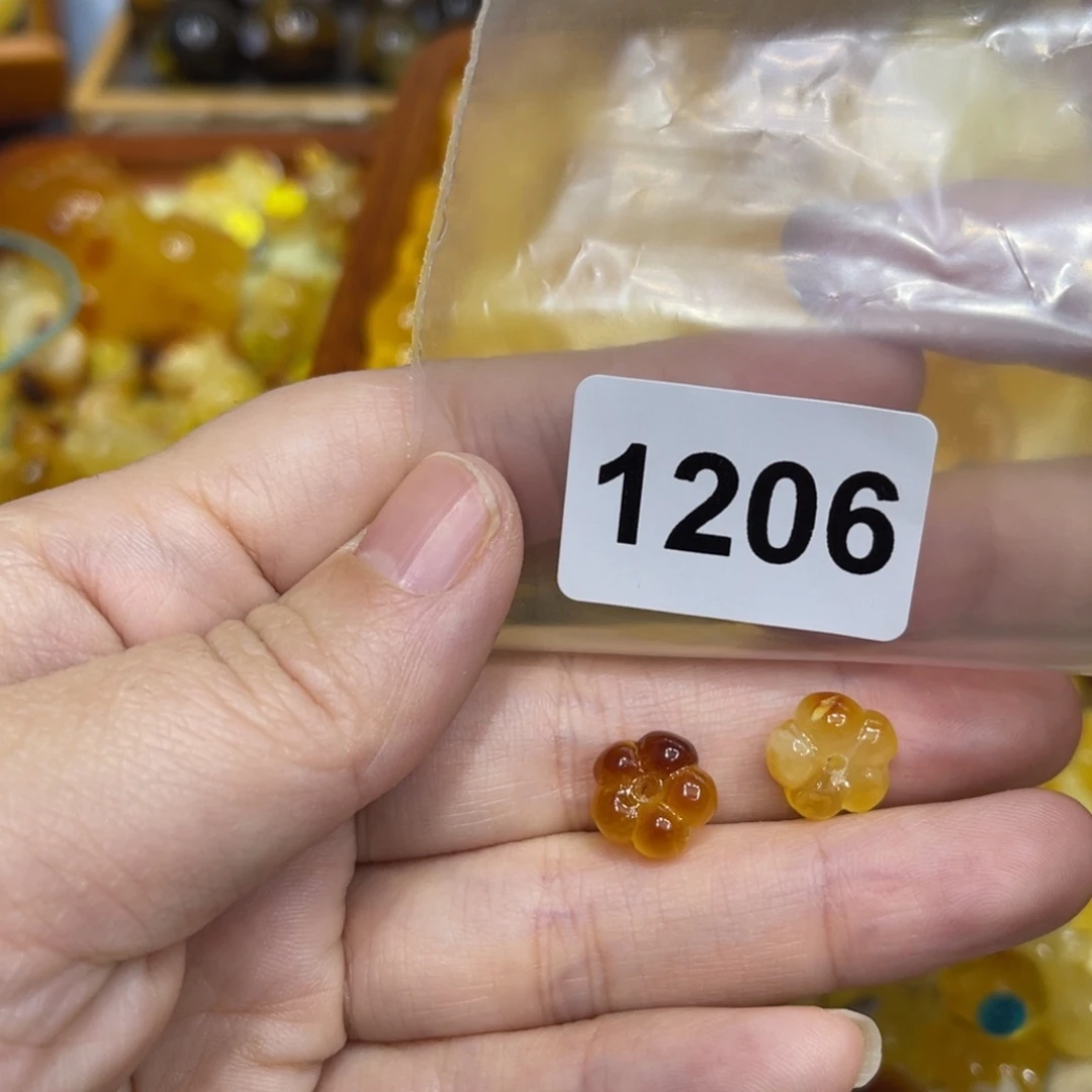 琥珀珠宝奇石未镶嵌