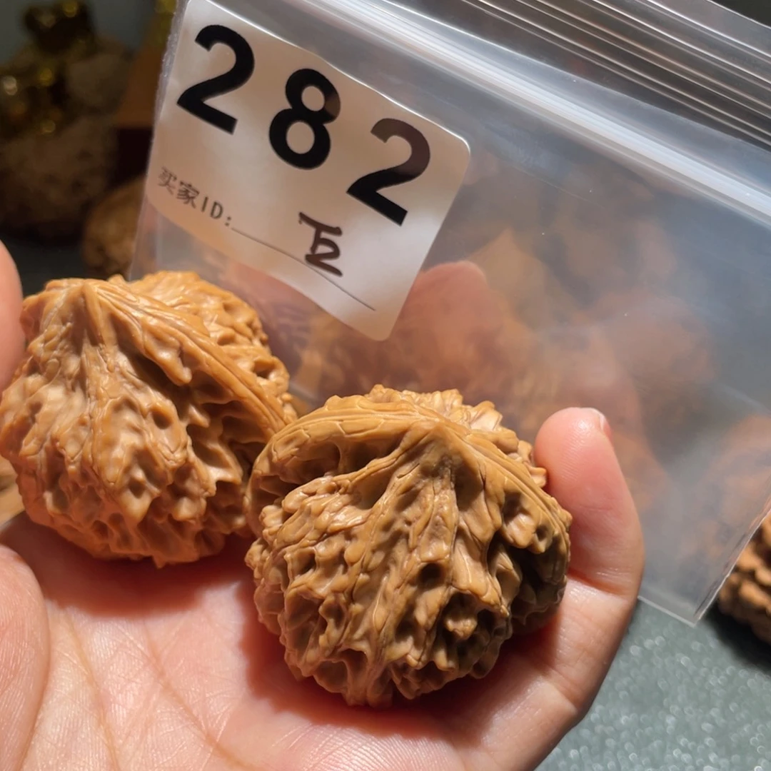 一***花文玩核桃把件龙门涧