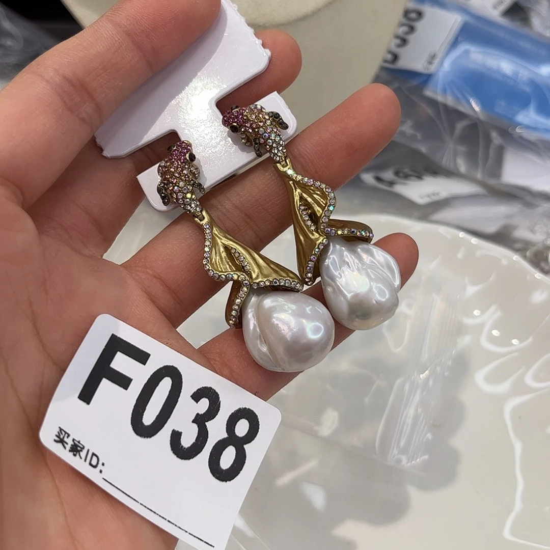 淡水珍珠耳饰合金