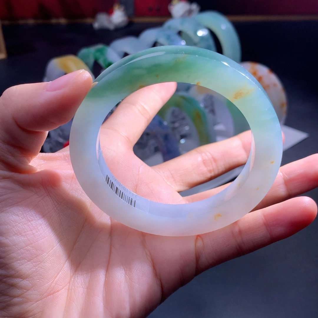 定制翡翠未镶嵌翡翠手镯