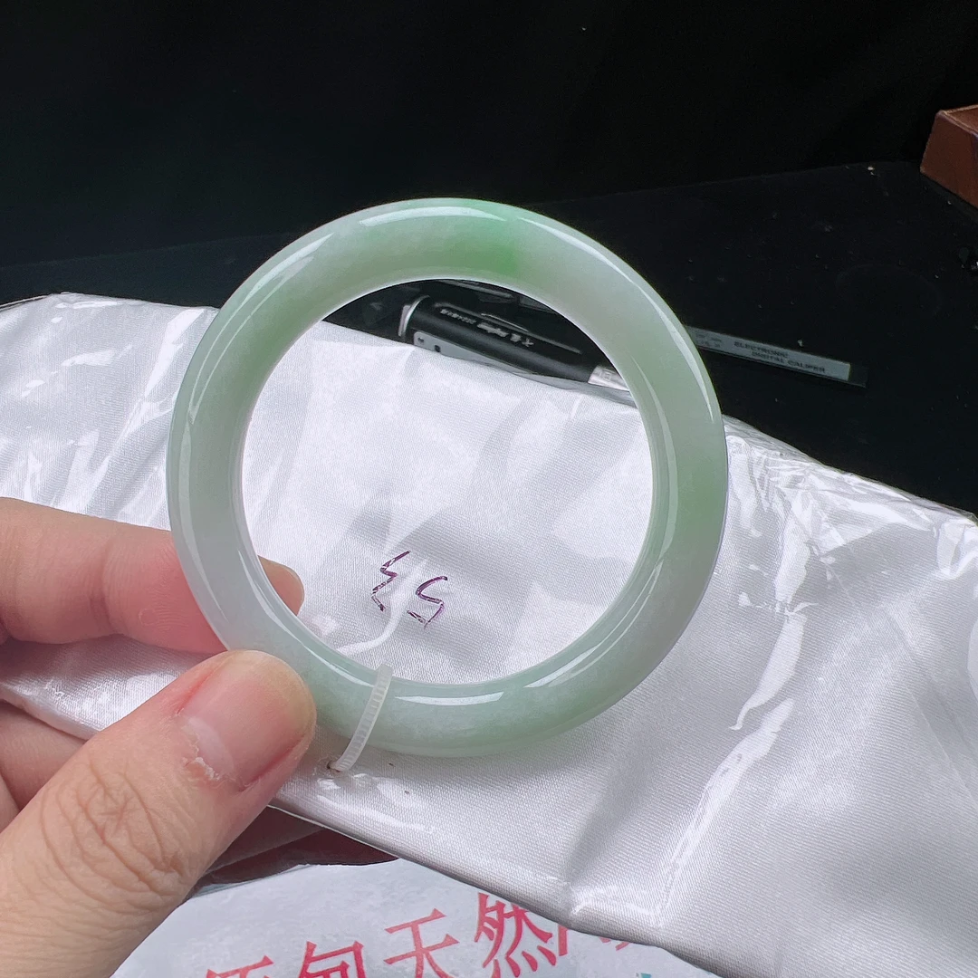 53圈缅甸翡翠A货老坑糯化种浅绿飘阳绿圆条手镯古典玉镯（0556）