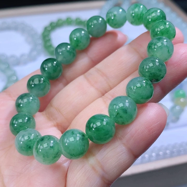 翡翠手链未镶嵌翡翠