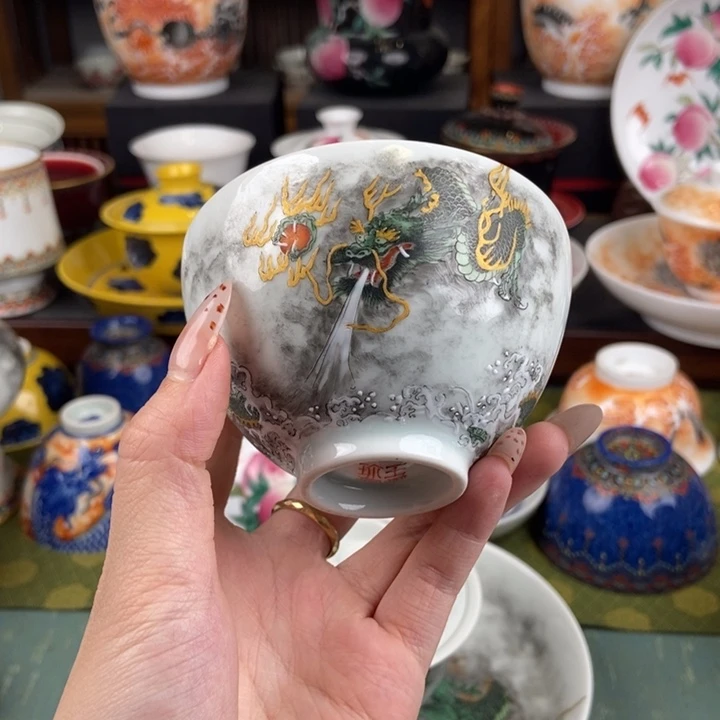 陶瓷的设计师是一个人的