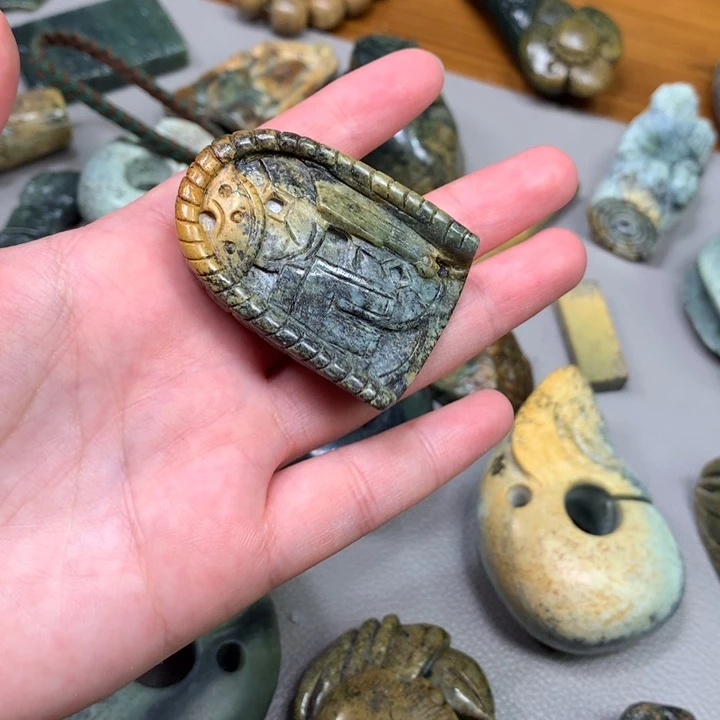 岫岩河磨玉（透闪石质玉）挂件未镶嵌