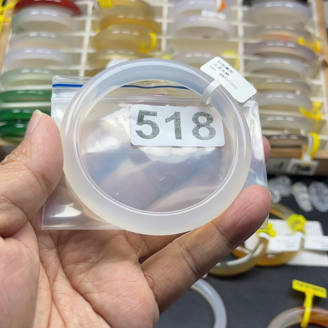 玛瑙/玉髓手镯未镶嵌。****。62.5