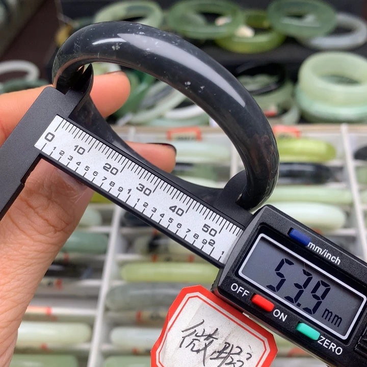蛇纹石玉未镶嵌手镯924