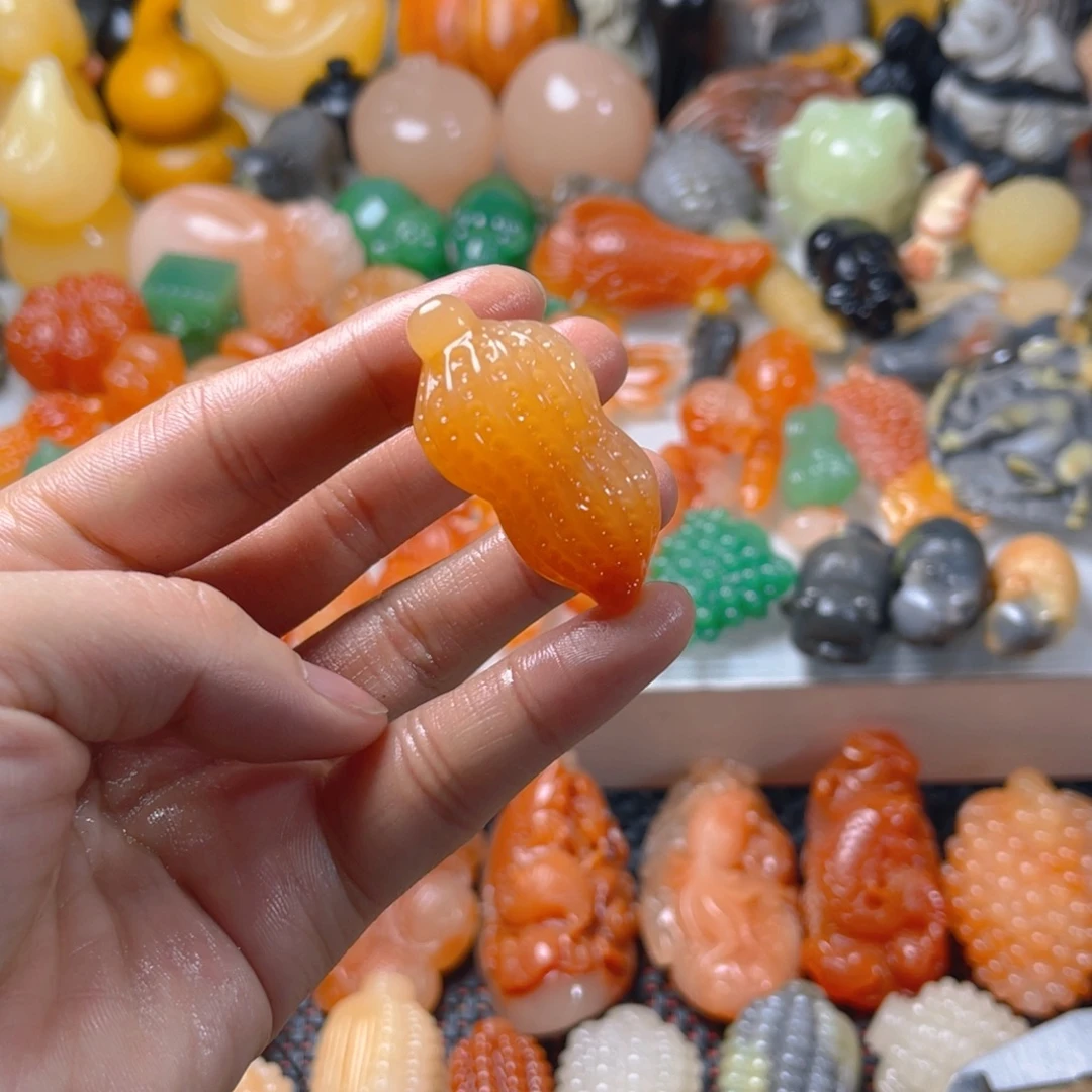 山***归石英质玉（金丝玉）未镶嵌颈饰