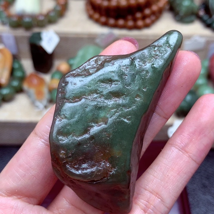 透闪石质玉未镶嵌珠宝奇石