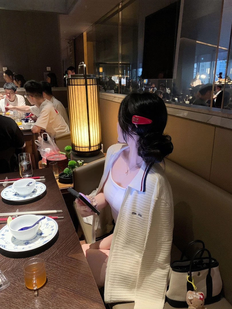 2025秋冬新款学院风字母刺绣撞色针织拉链棒球服外套女