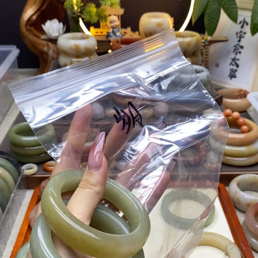 石英质玉手镯未镶嵌岁***?