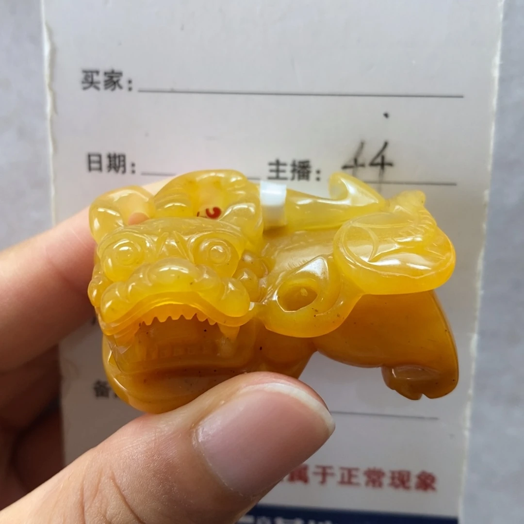 石英质玉（黄龙玉）未镶嵌颈饰