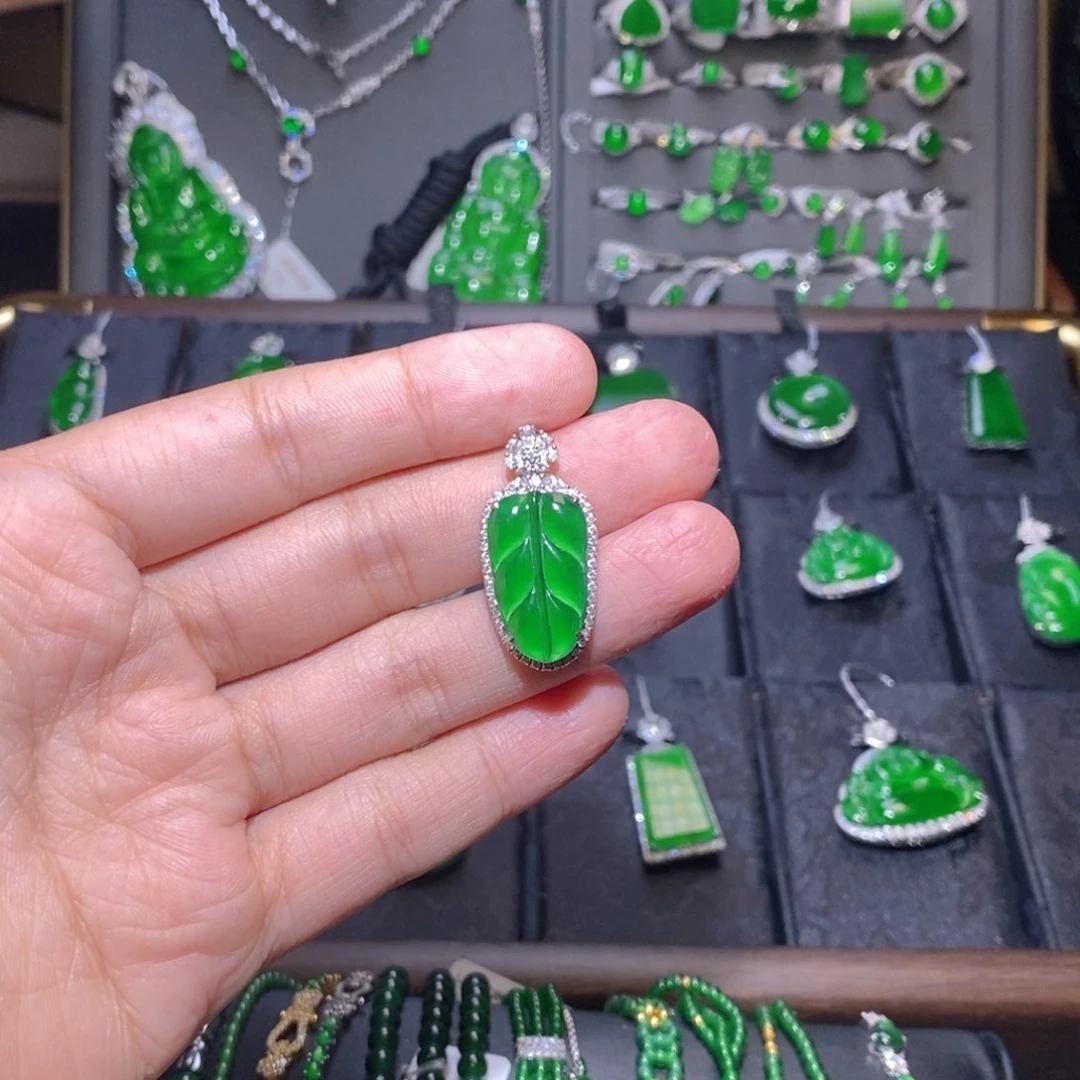 吊坠(不含链)18K金镶嵌翡翠叶子吊坠