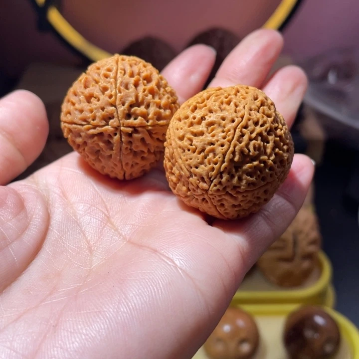 桃核把件四五瓣金刚菩提