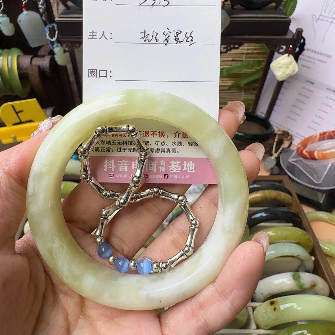 蛇纹石玉未镶嵌手镯老****i