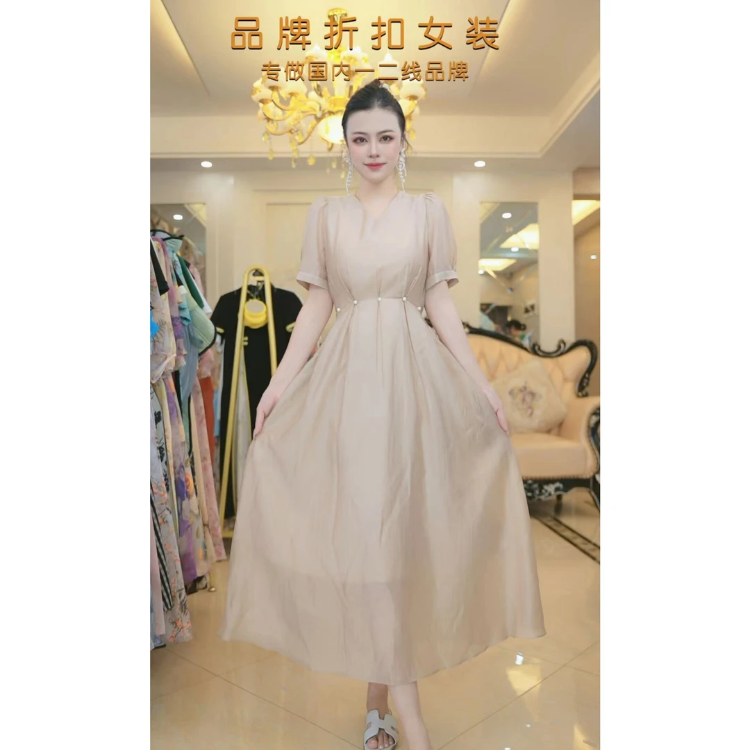 【当天发+运费险】收腰显瘦赫本风时尚V领连衣裙修身气质裙MO760