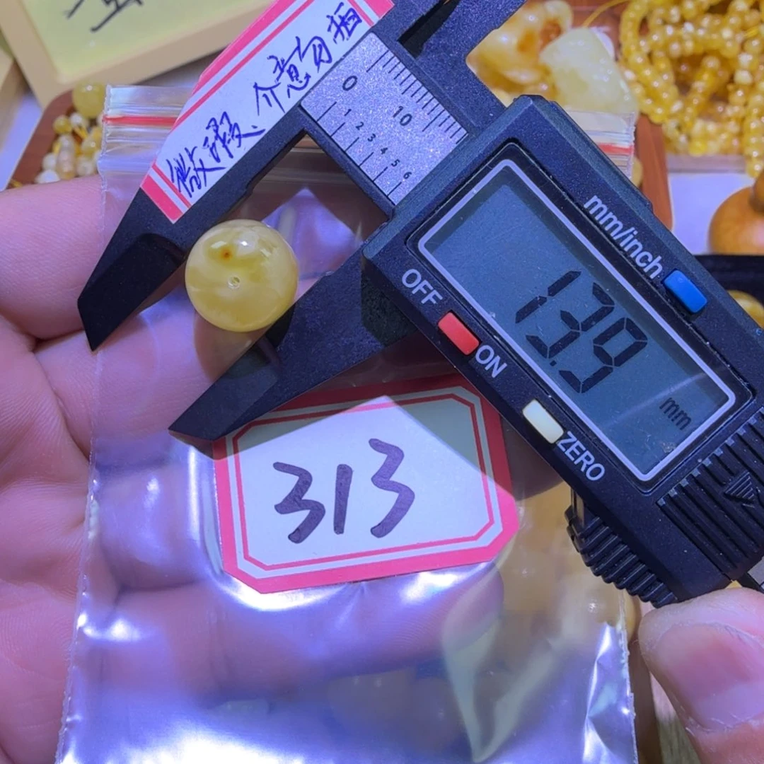 蜜蜡未镶嵌珠宝奇石