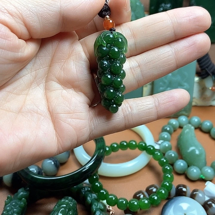 和田玉未镶嵌颈饰