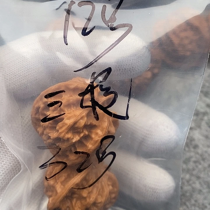 文玩核桃把件三棱