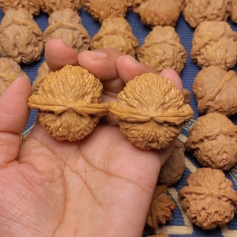 【闪购商品】吊坠文玩核桃i**x白狮子45