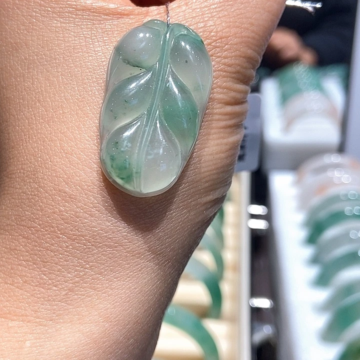 吊坠(赠链)未镶嵌石英岩玉