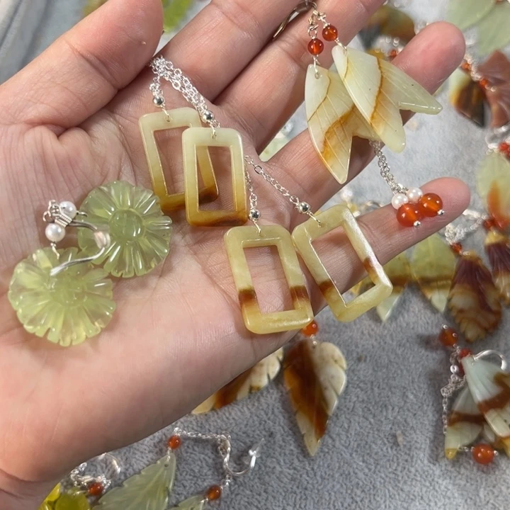 蛇纹石玉耳饰未镶嵌