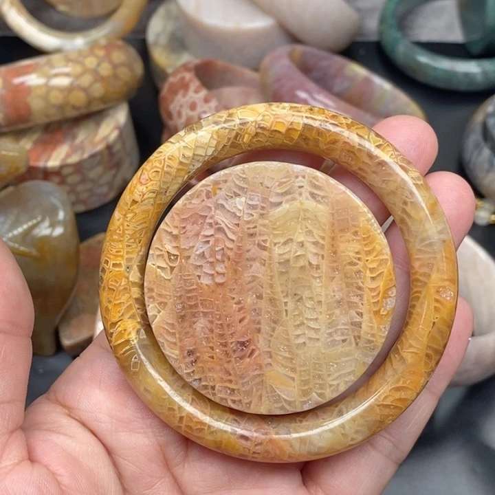 姚***鏴硅化玉未镶嵌项圈