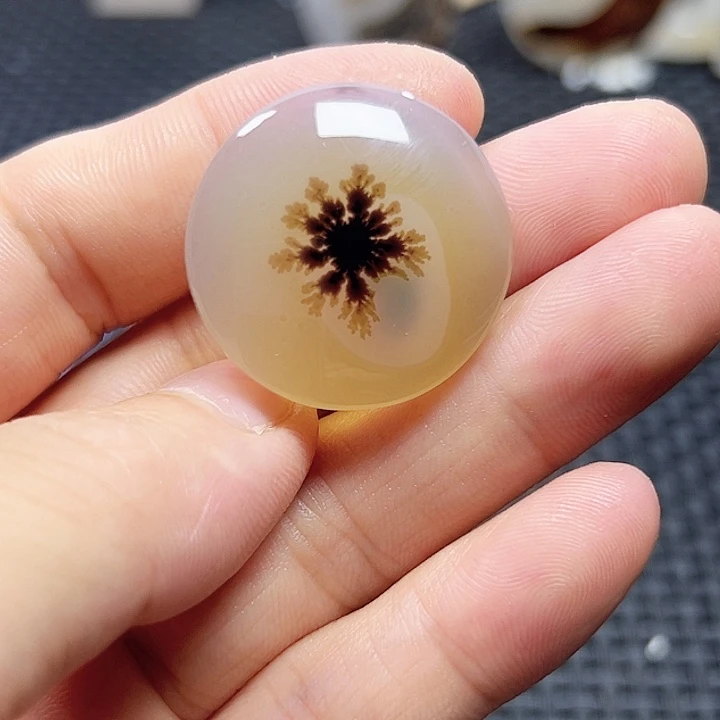 玛瑙/玉髓未镶嵌珠宝半成品闭**语