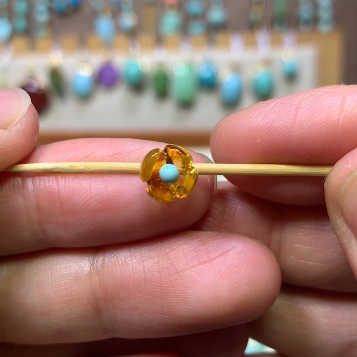 琥珀未镶嵌裸石花卡子