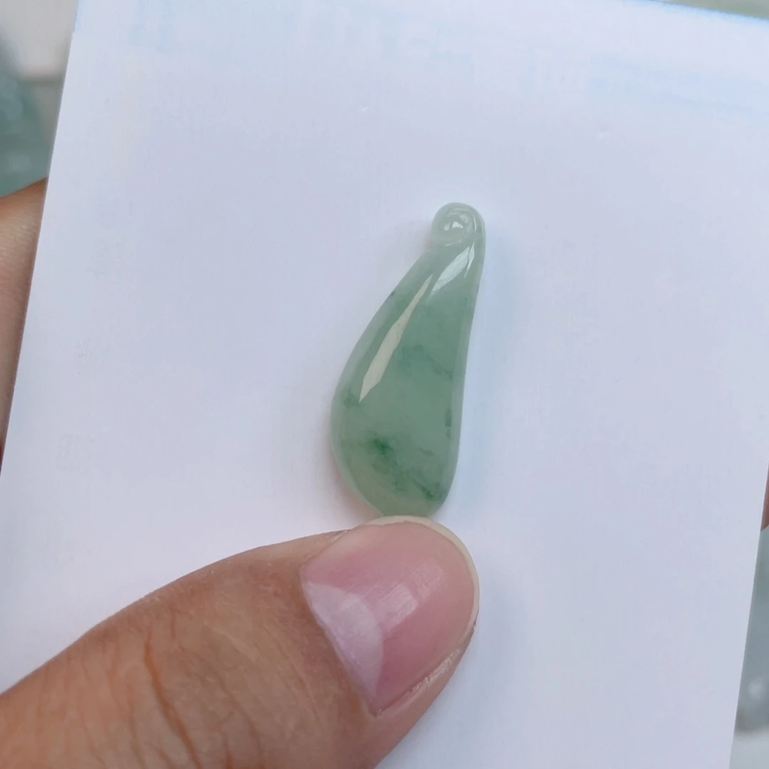 18K金镶嵌和田玉耳饰天然翡翠