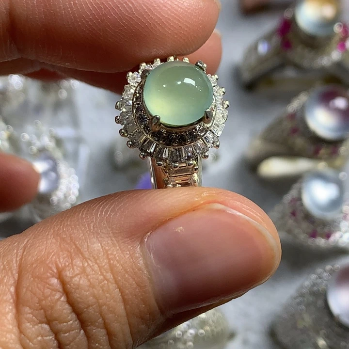 W***i翡翠未镶嵌戒指铜托，卖裸石，需要二次镶嵌