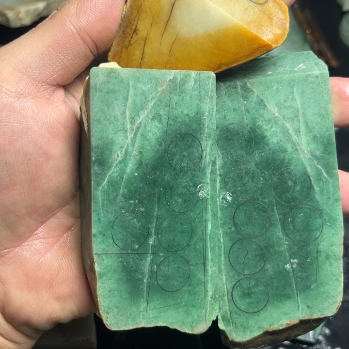 翡翠未镶嵌颈饰翡翠99