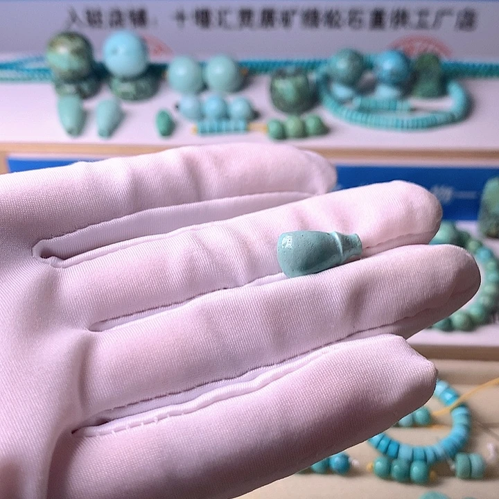 绿松石未镶嵌挂件