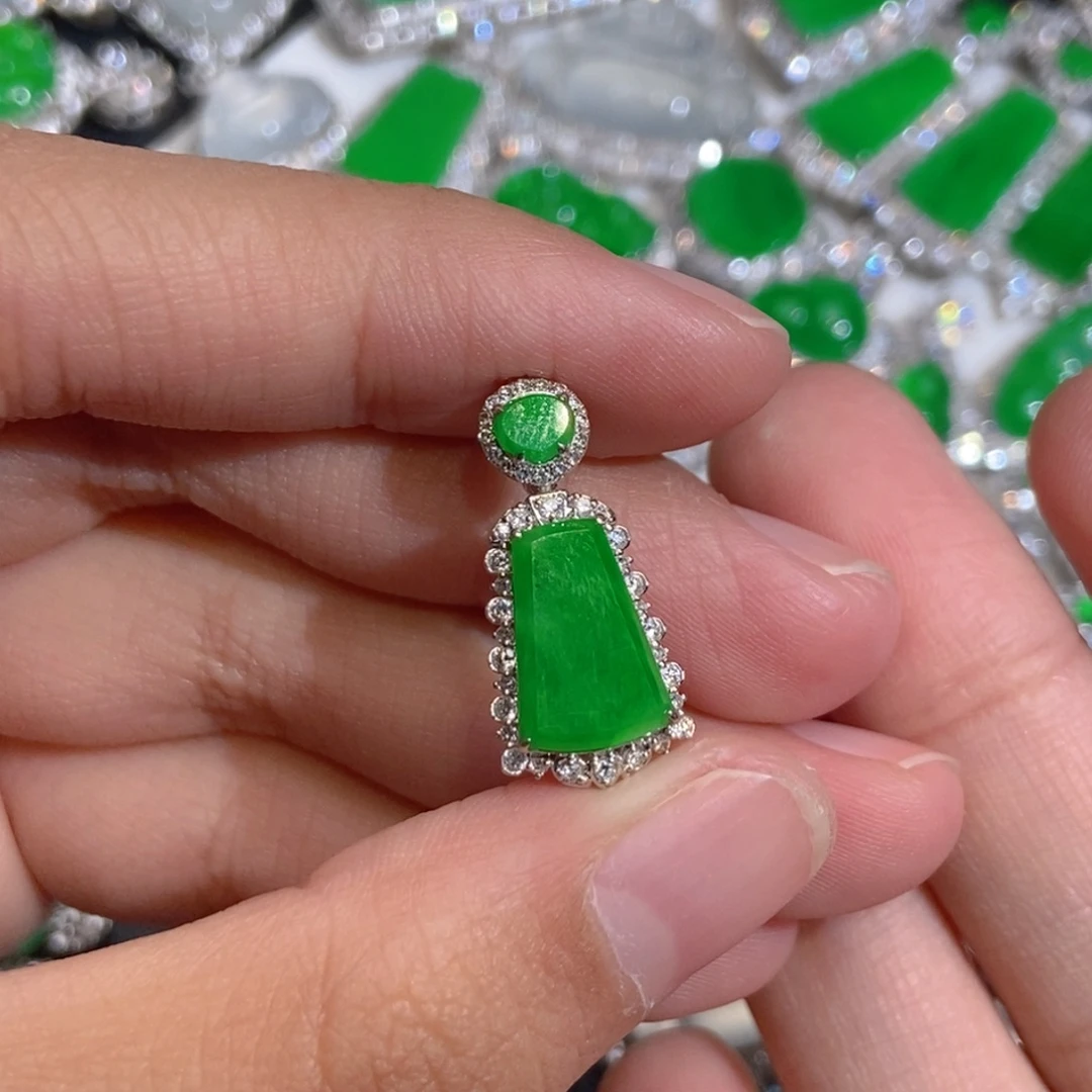 翡翠18K金镶嵌颈饰天然缅甸A货翡翠