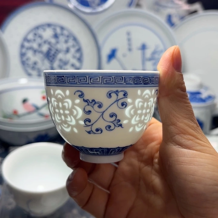 手绘雕刻缠枝莲主人杯