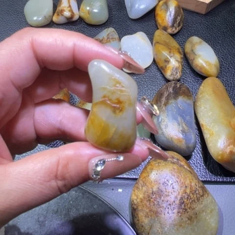 和田玉颈饰未镶嵌