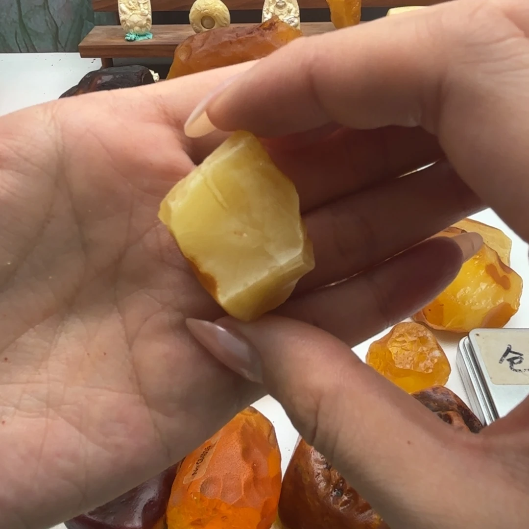 高***凡定制琥珀未镶嵌蜜蜡