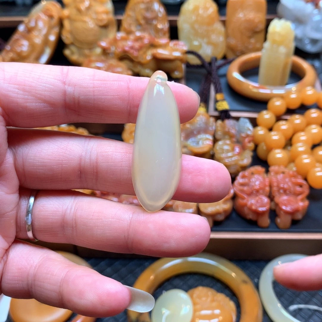 石英质玉（黄龙玉）未镶嵌挂件