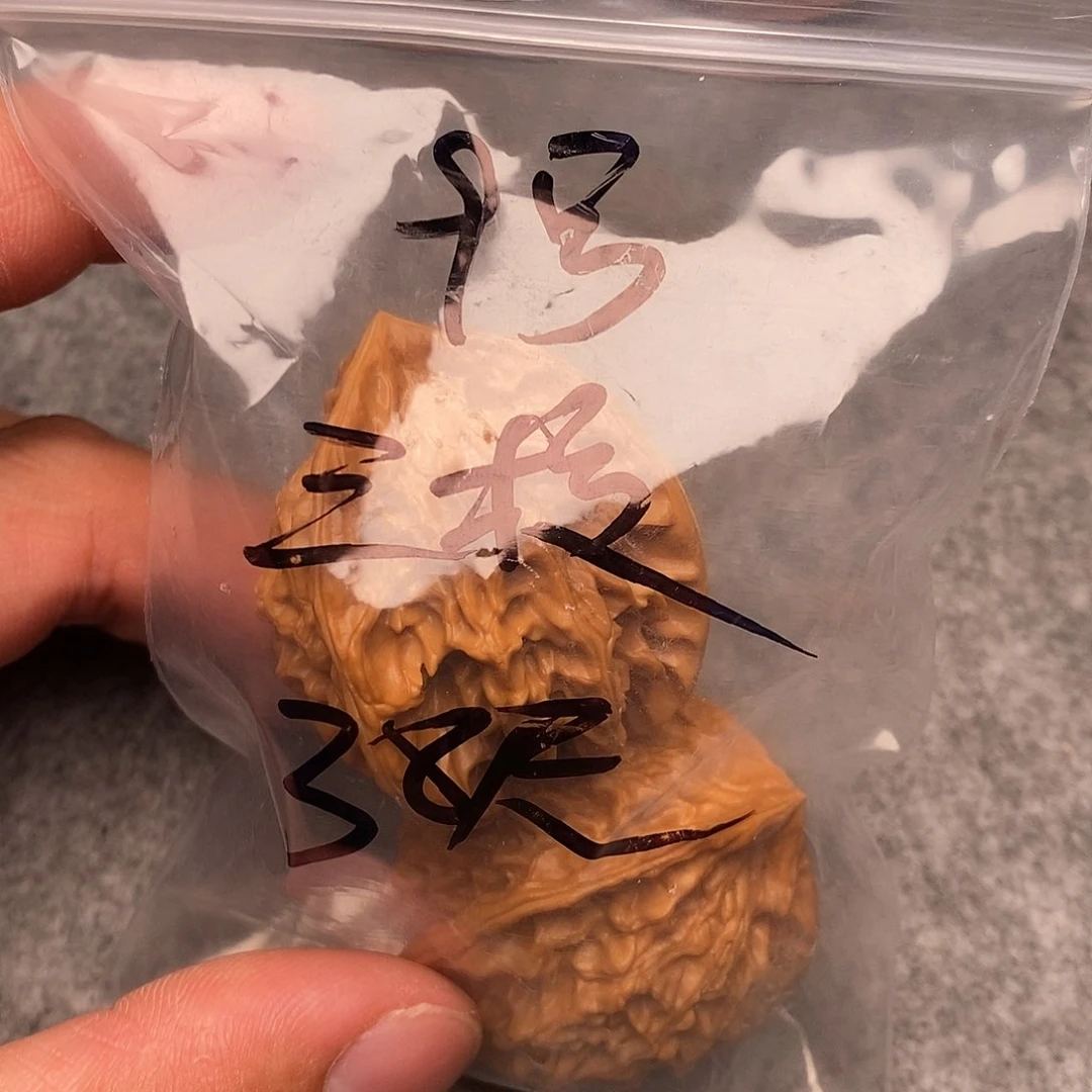 文玩核桃把件三棱