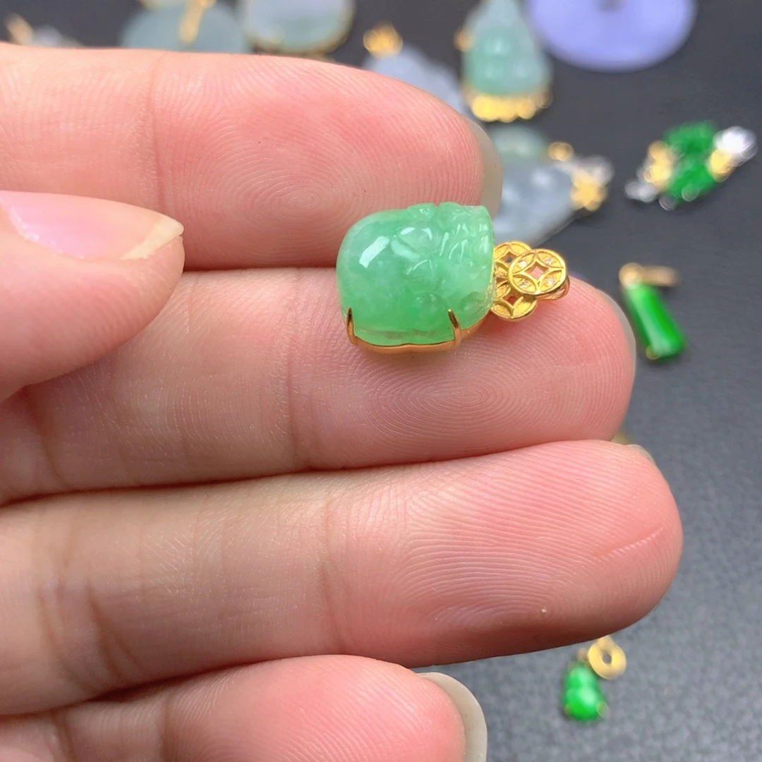 【闪购商品】颈饰18K金镶嵌翡翠不****?翡翠