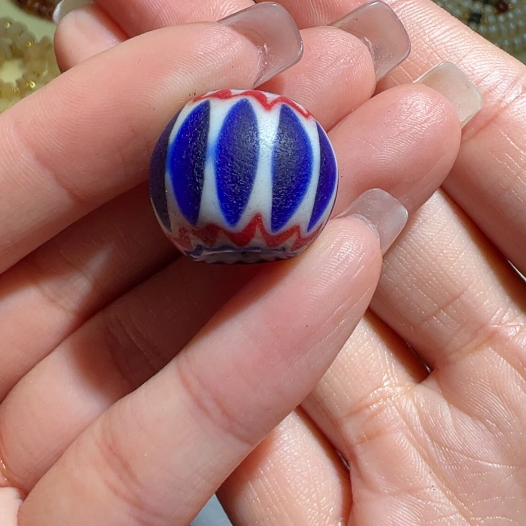 颈饰琉璃各种各样的