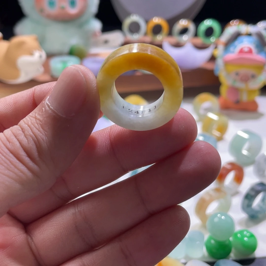 刻***进定制翡翠未镶嵌翡翠