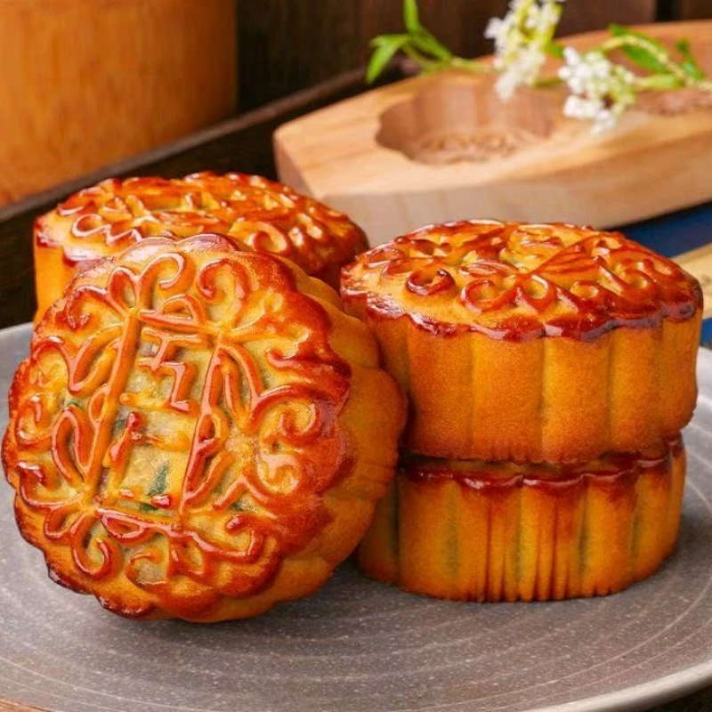 新鲜【一箱24个】五仁广式蛋黄豆沙月饼传统经典中秋零食小月饼