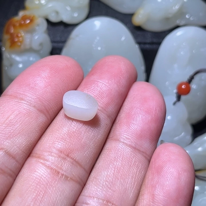 和田玉颈饰未镶嵌陈**子