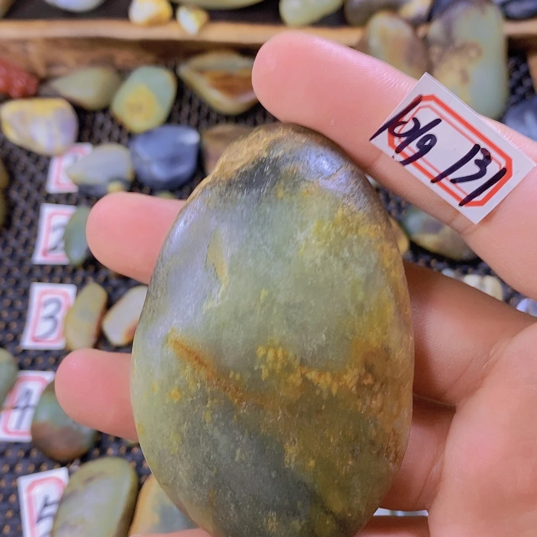 颈饰未镶嵌和田玉（糖玉）