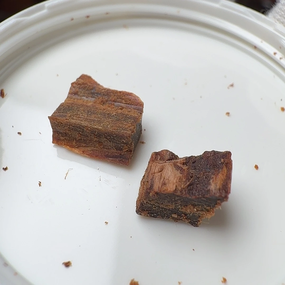 冷***爷沉香芽庄白棋碎料0.3g