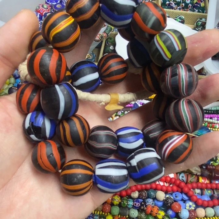 琉璃颈饰大气球 尼泊尔