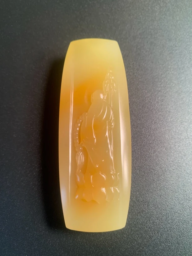 《双杏轩玉雕》缅黄挂件吊坠