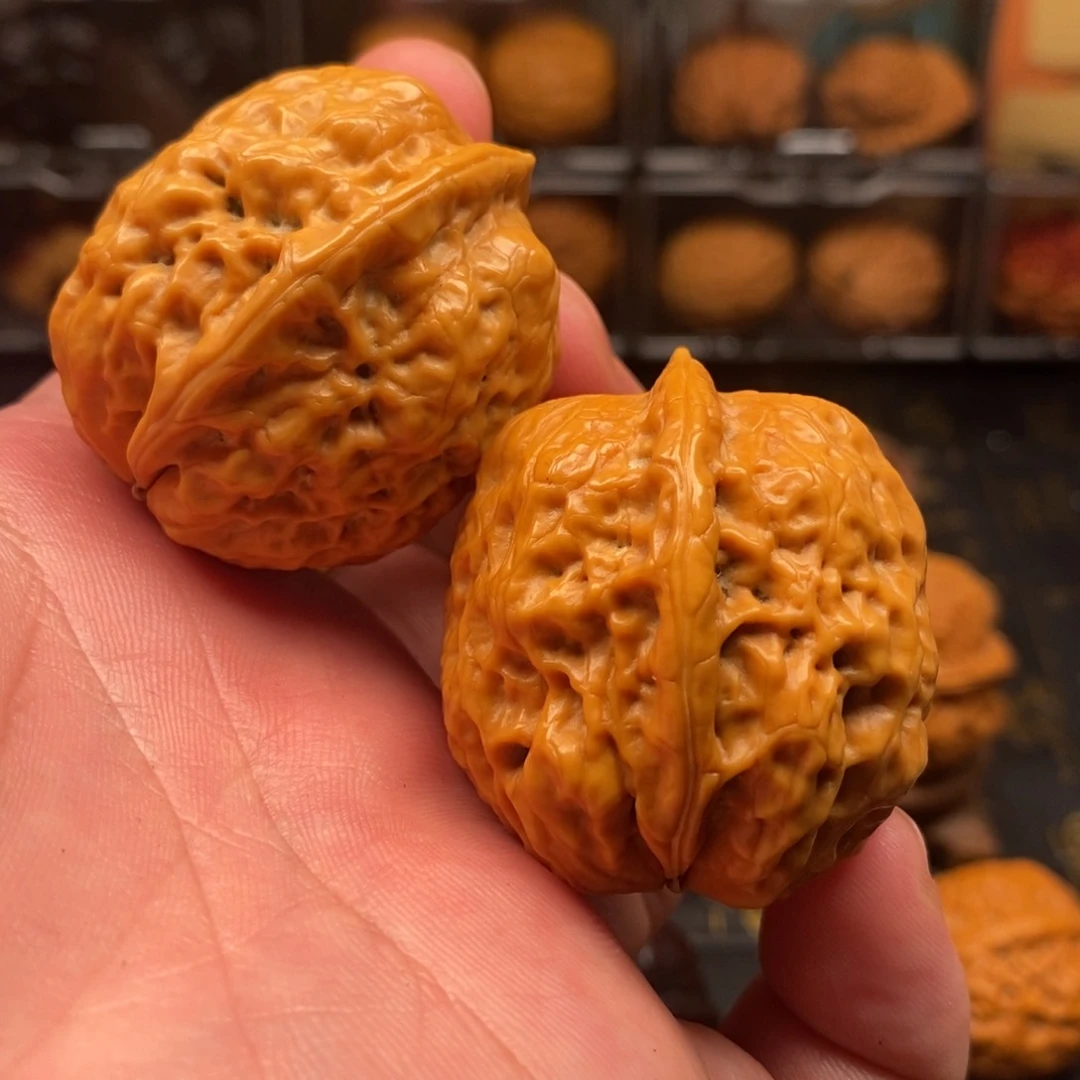 文玩核桃把件云铁铁龙骨