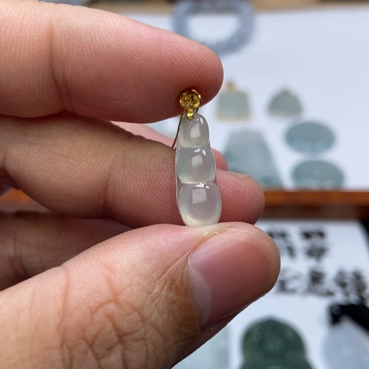 翡翠未镶嵌颈饰福豆 冰 天然缅甸A货翡翠